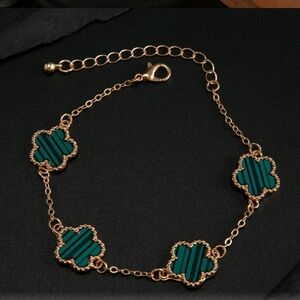 Four Clover Design Bracelet